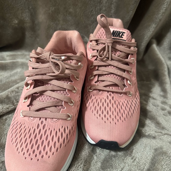 NWOB Nike Women’s Air Zoom Pegasus 34 Running Shoe - Picture 8 of 10